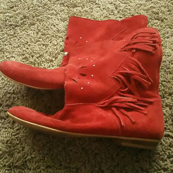 Boots - Picture 3 of 4